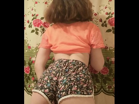 ❤️ Babe żagħżugħa sexy tqaxxir ix-xorts tagħha fuq il-kamera ❤️ Vidjo porn lilna ☑